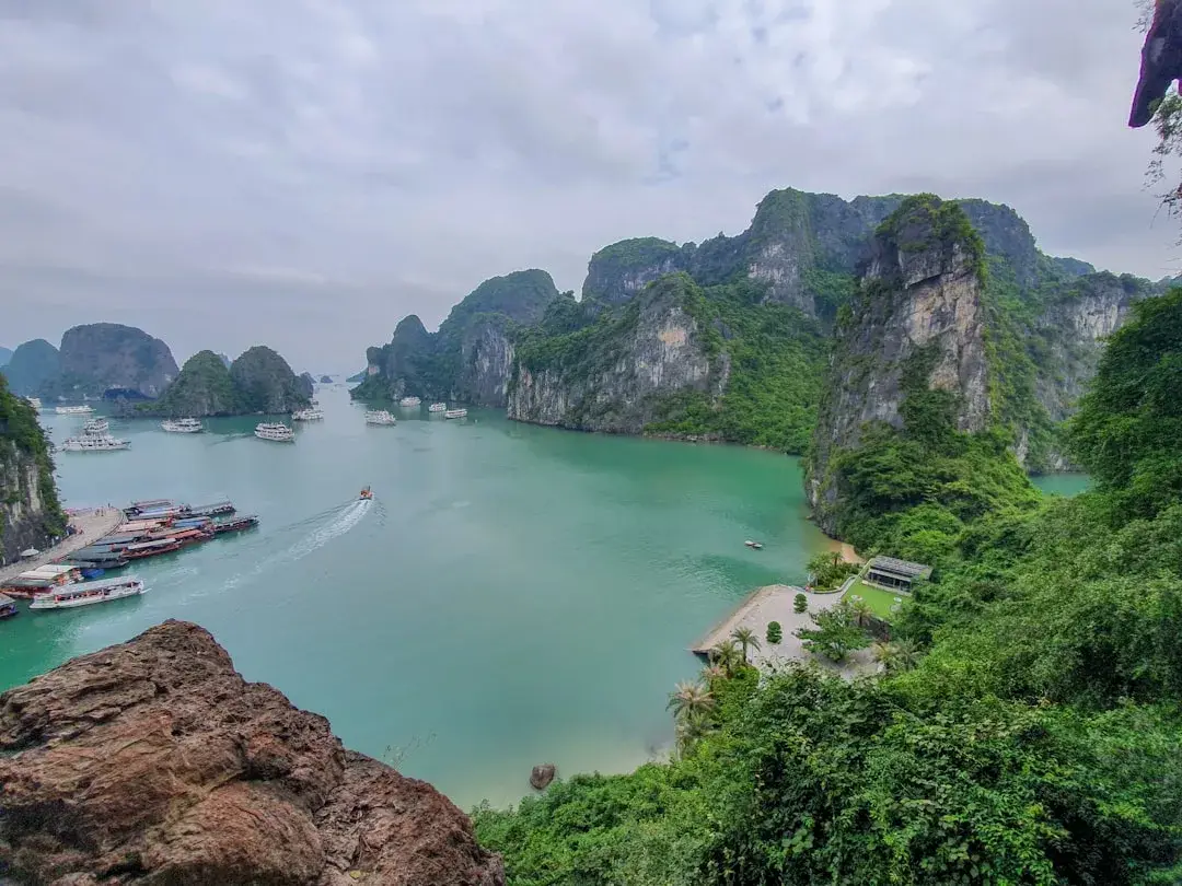 découvrez les plages paradisiaques du vietnam, alliant sable fin, eaux turquoise et paysages magnifiques pour des vacances inoubliables.