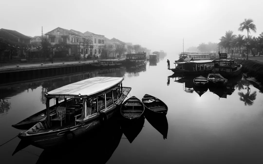 découvrez les voyages en bateau sur les rivières du vietnam, entre paysages pittoresques, culture riche et expériences inoubliables.